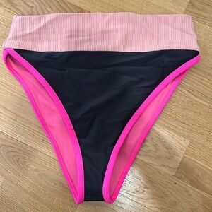 Never worn Size L Beach Riot Colorblock bottoms